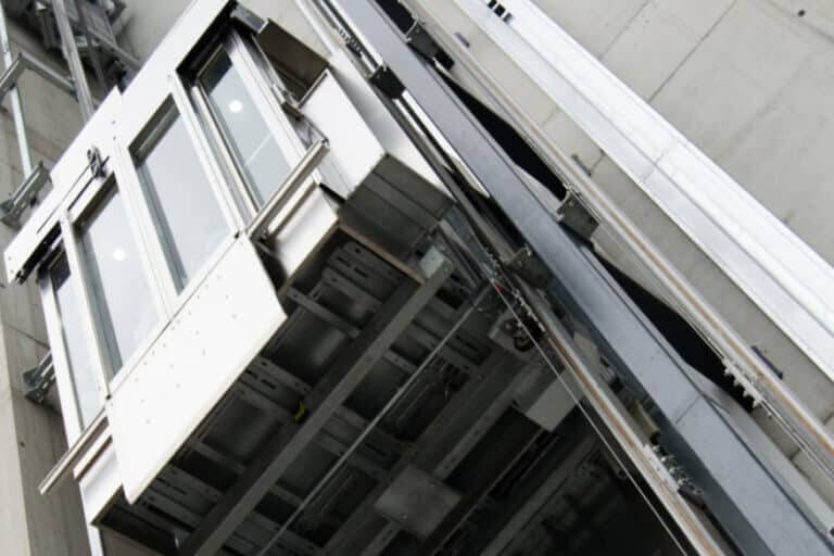 Solutions de Déplacement Vertical Personnalisées : Découvrez les Avantages des Ascenseurs sur Mesure